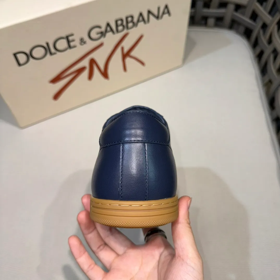 Men's Men's Shoes 💰400 [New Style] 🐝🐝DG—Dolce&G men's calfskin sneakers Portofino Yacht shoes, simple and versatile design, unique saddle leather soles. The Dolce &G logo rear wing is the icing on the cake. Imported cowhide + rubber outsole Size: 39-44 (customized at 38.45)
